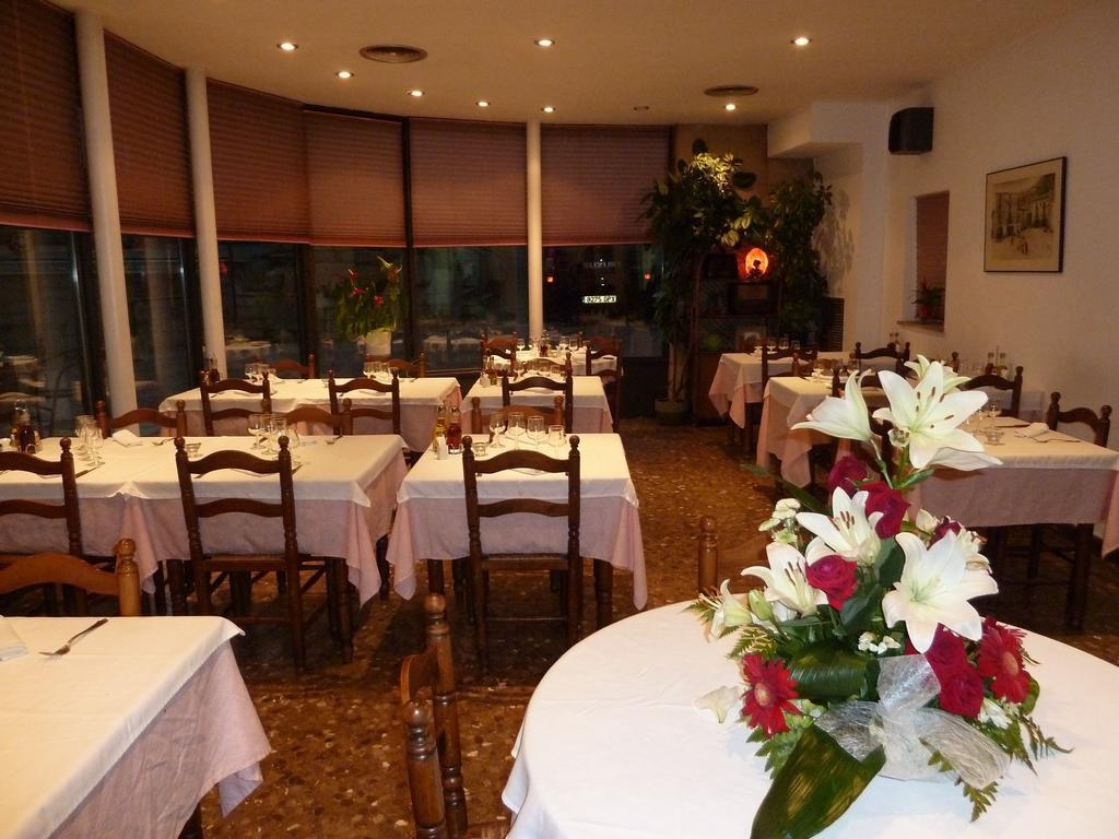 Restaurant Fonda Giralt Amer Exterior photo