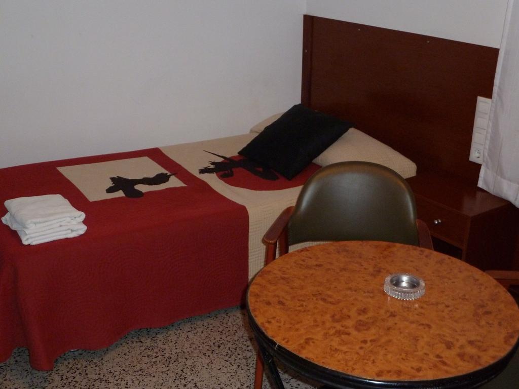 Restaurant Fonda Giralt Amer Room photo