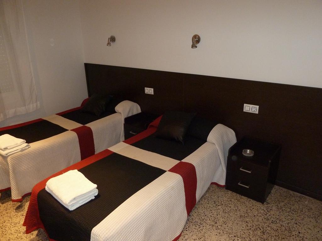 Restaurant Fonda Giralt Amer Room photo